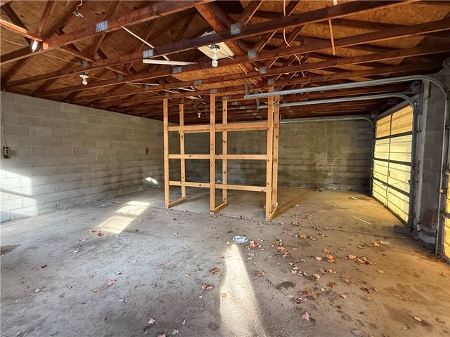 1613 Hanna St, New Castle, PA 16102