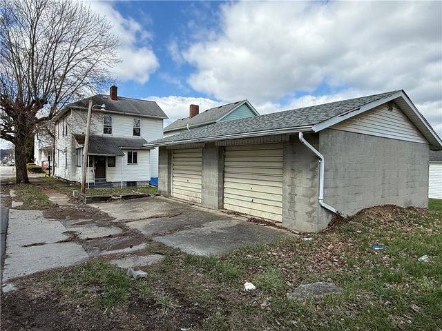 1613 Hanna St, New Castle, PA 16102