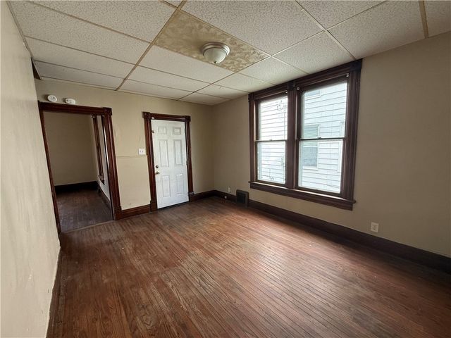 1613 Hanna St, New Castle, PA 16102