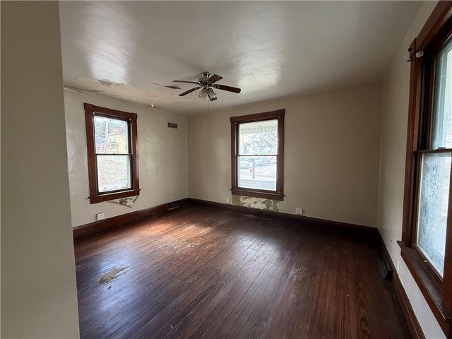 1613 Hanna St, New Castle, PA 16102