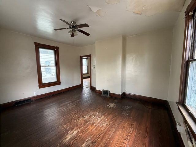 1613 Hanna St, New Castle, PA 16102