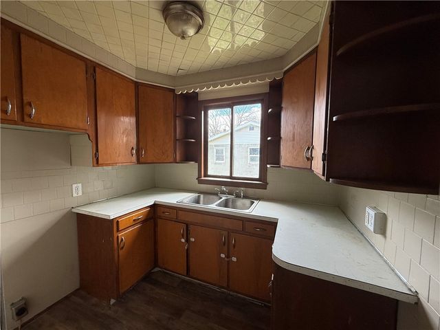 1613 Hanna St, New Castle, PA 16102