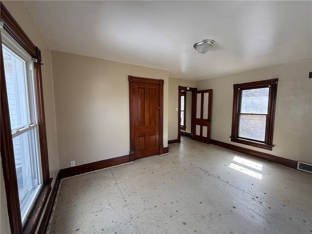 1613 Hanna St, New Castle, PA 16102