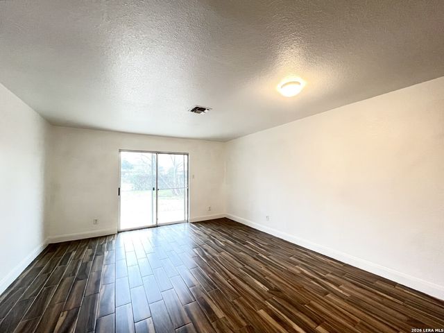 2106 Henrietta St, San Antonio, TX 78224