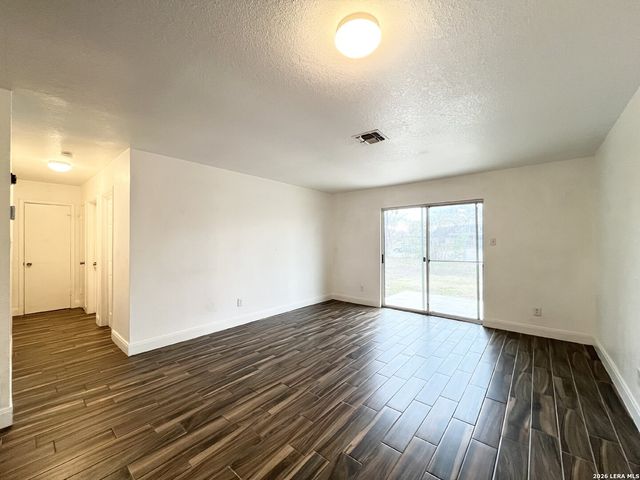 2106 Henrietta St, San Antonio, TX 78224