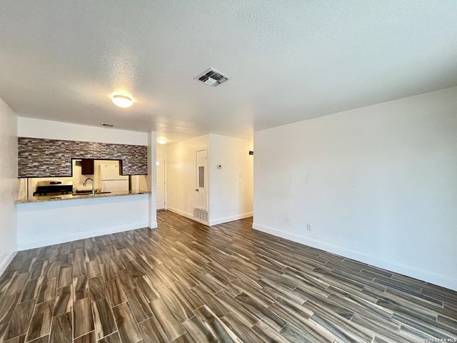 2106 Henrietta St, San Antonio, TX 78224