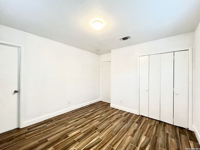 2106 Henrietta St, San Antonio, TX 78224