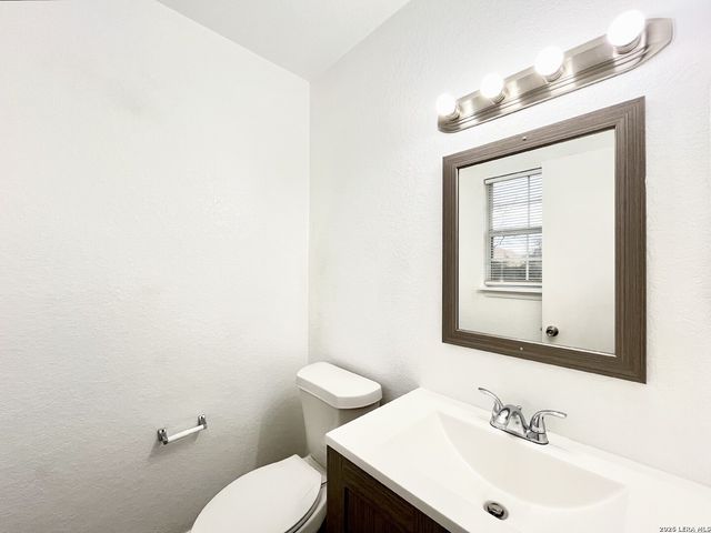 2106 Henrietta St, San Antonio, TX 78224
