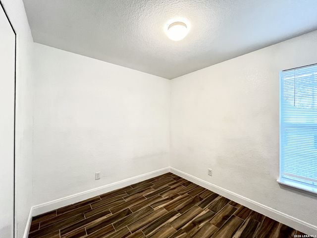 2106 Henrietta St, San Antonio, TX 78224