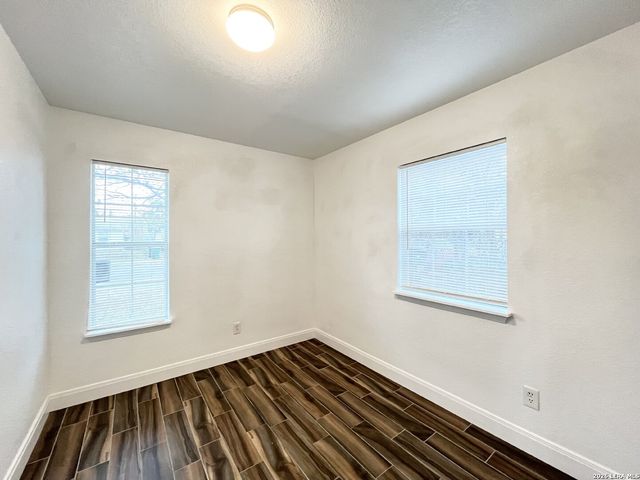 2106 Henrietta St, San Antonio, TX 78224