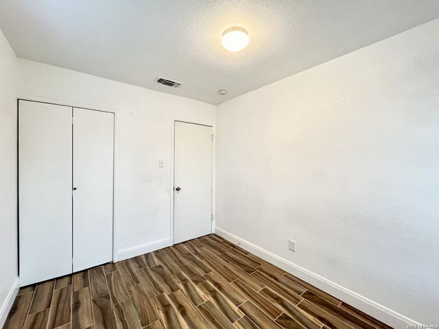 2106 Henrietta St, San Antonio, TX 78224