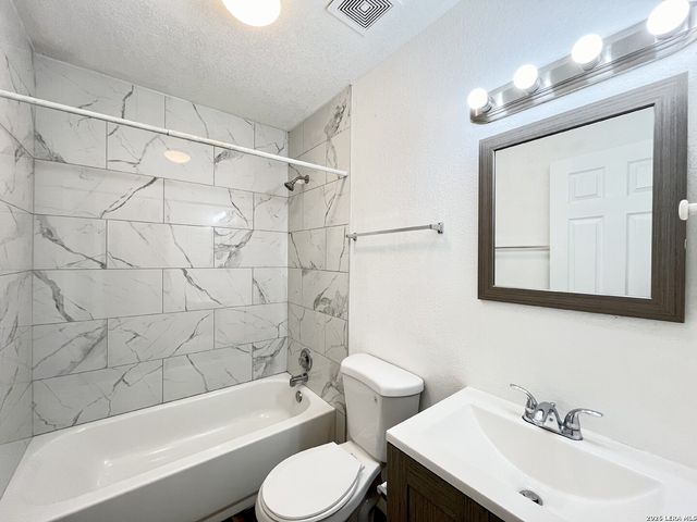 2106 Henrietta St, San Antonio, TX 78224