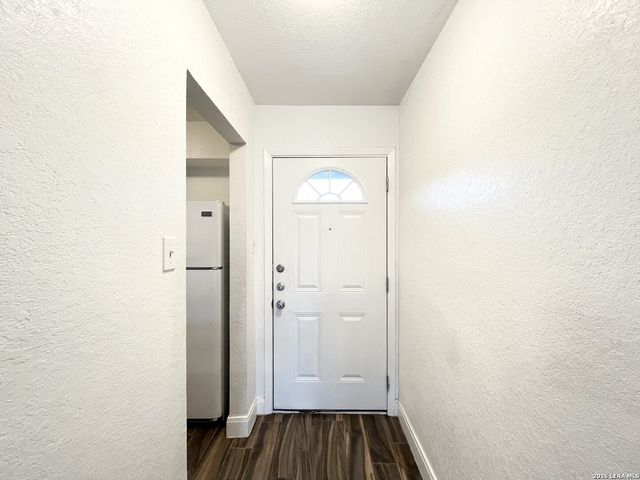 2106 Henrietta St, San Antonio, TX 78224