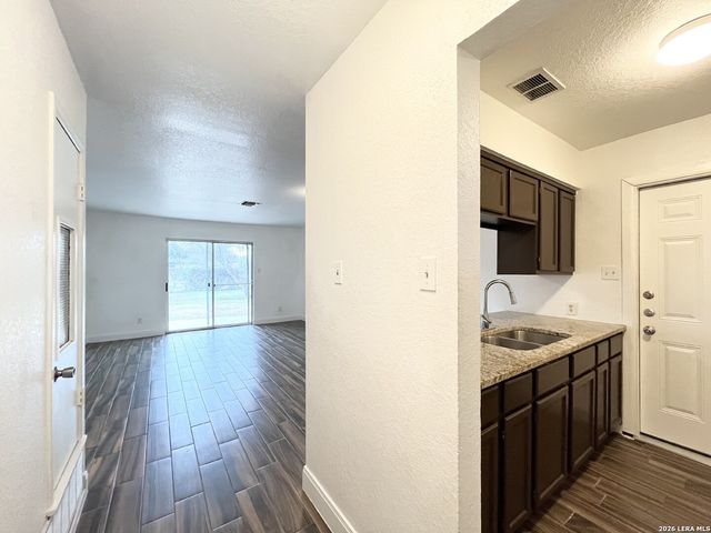 2106 Henrietta St, San Antonio, TX 78224