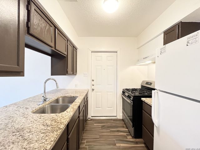 2106 Henrietta St, San Antonio, TX 78224
