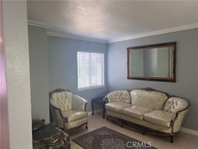 3370 Hollowood Court, Riverside, CA 92503