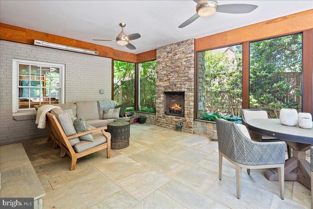 6413 KENHOWE DR, Bethesda, MD 20817