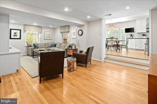 6413 KENHOWE DR, Bethesda, MD 20817