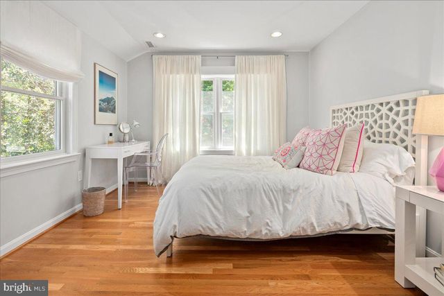 6413 KENHOWE DR, Bethesda, MD 20817