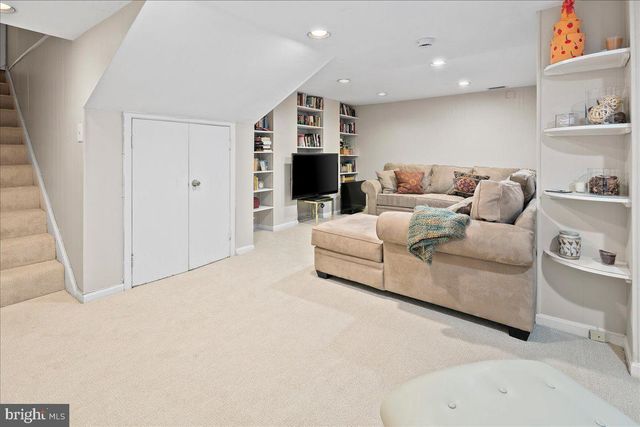 6413 KENHOWE DR, Bethesda, MD 20817