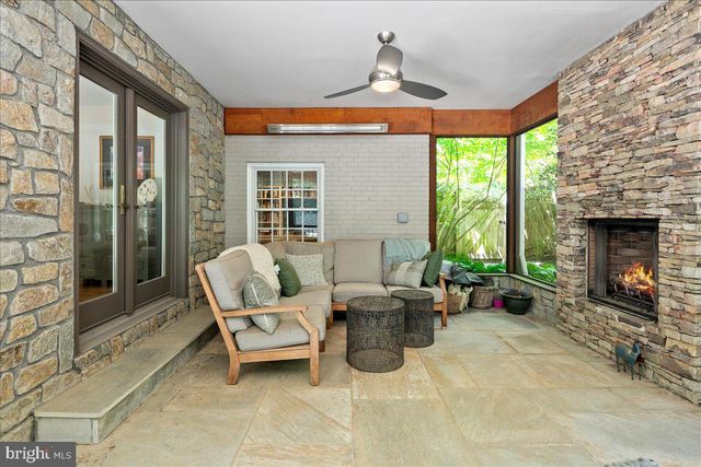 6413 KENHOWE DR, Bethesda, MD 20817