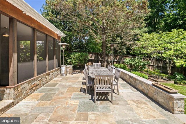 6413 KENHOWE DR, Bethesda, MD 20817