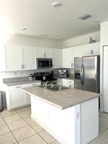 560 NE 206th Lane, Miami, FL 33179