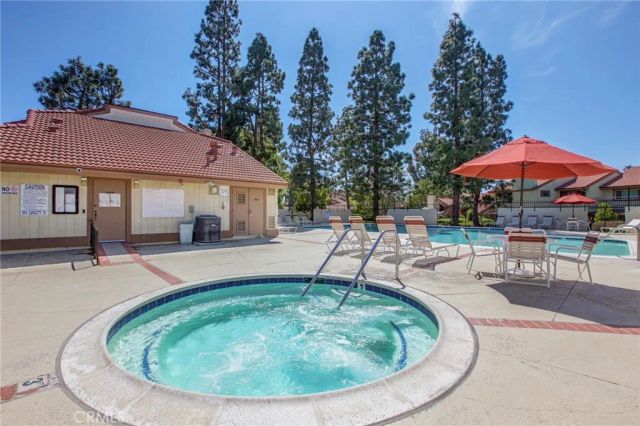 8402 Sunbeam Cir, Huntington Beach, CA 92646
