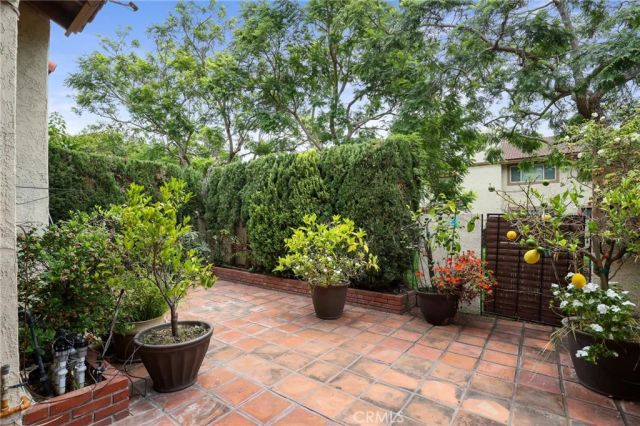 8402 Sunbeam Cir, Huntington Beach, CA 92646
