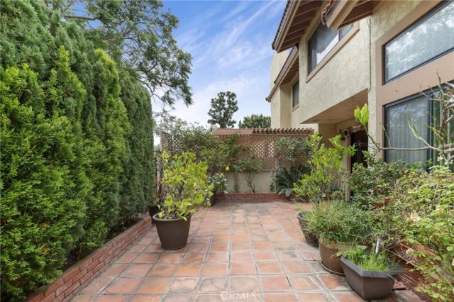 8402 Sunbeam Cir, Huntington Beach, CA 92646