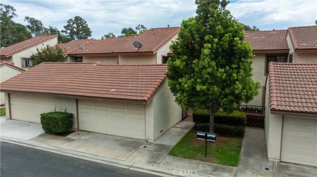 8402 Sunbeam Cir, Huntington Beach, CA 92646
