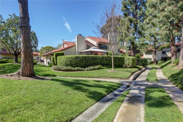 8402 Sunbeam Cir, Huntington Beach, CA 92646