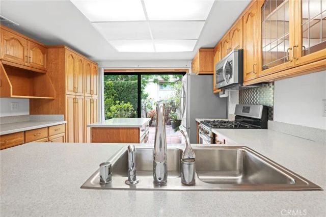 8402 Sunbeam Cir, Huntington Beach, CA 92646