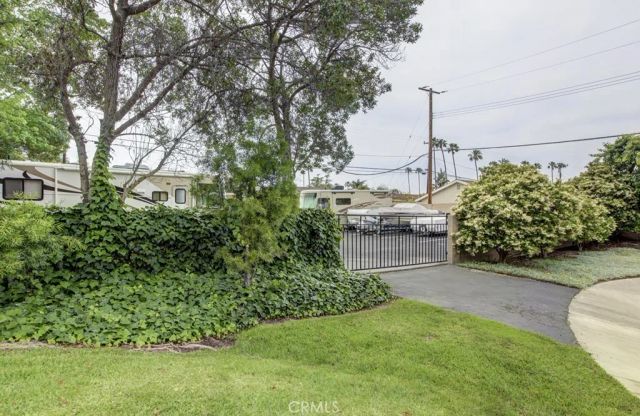8402 Sunbeam Cir, Huntington Beach, CA 92646