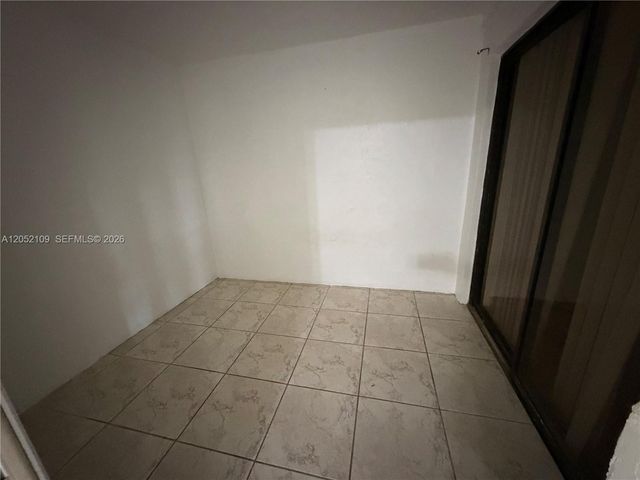 17527 NW 62nd Place N, Hialeah, FL 33015