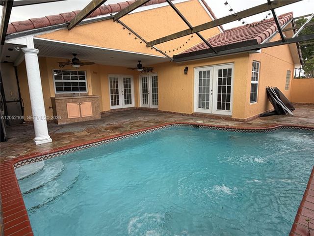 17527 NW 62nd Place N, Hialeah, FL 33015