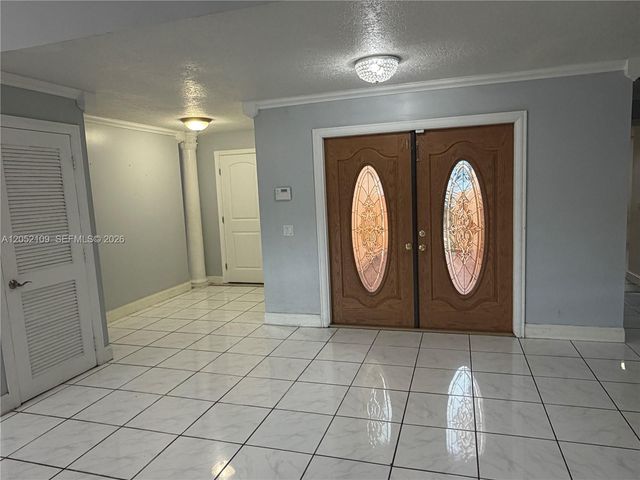 17527 NW 62nd Place N, Hialeah, FL 33015