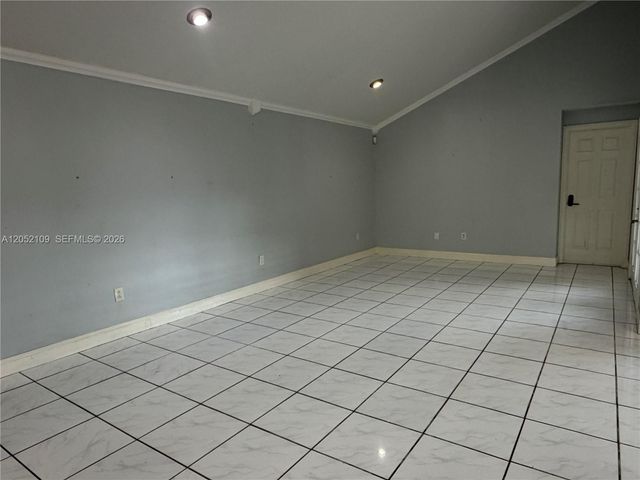 17527 NW 62nd Place N, Hialeah, FL 33015
