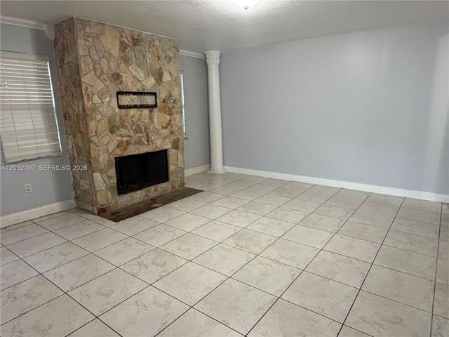 17527 NW 62nd Place N, Hialeah, FL 33015