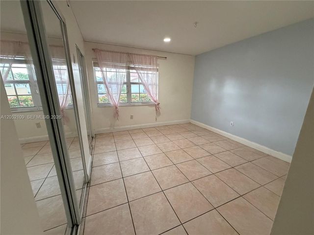 17527 NW 62nd Place N, Hialeah, FL 33015