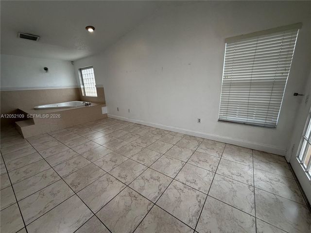 17527 NW 62nd Place N, Hialeah, FL 33015