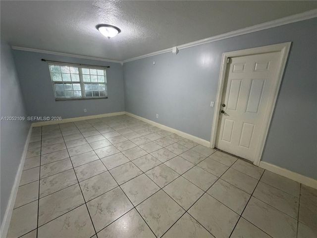 17527 NW 62nd Place N, Hialeah, FL 33015
