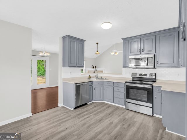148 Dodgen Place Drive, Hampton, GA 30228