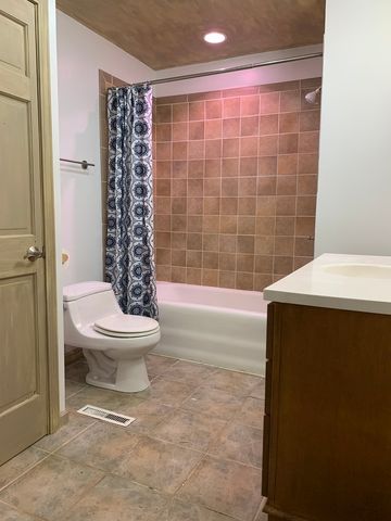 1326 S Batavia Avenue, Batavia, IL 60510