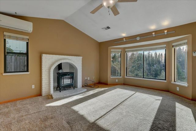 111 Stanford Ct, Grass Valley, CA 95945