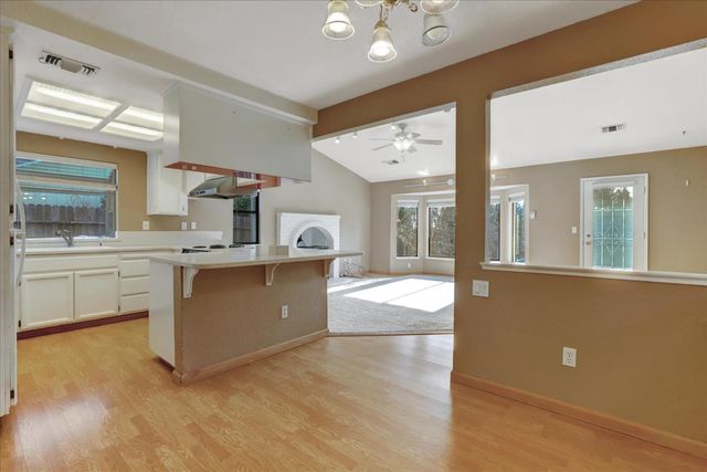 111 Stanford Ct, Grass Valley, CA 95945