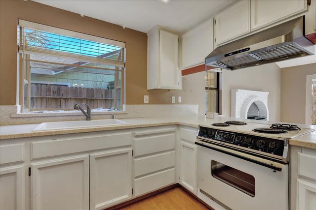 111 Stanford Ct, Grass Valley, CA 95945