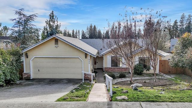 111 Stanford Ct, Grass Valley, CA 95945