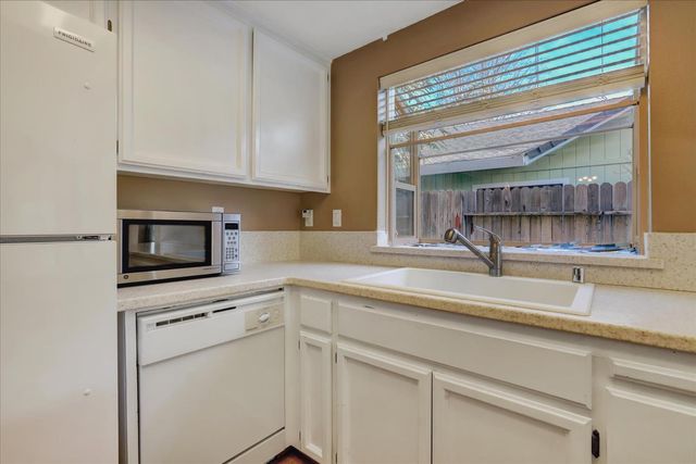 111 Stanford Ct, Grass Valley, CA 95945