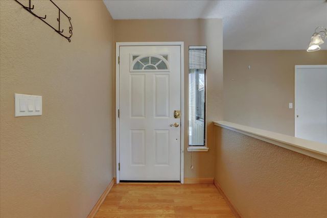 111 Stanford Ct, Grass Valley, CA 95945